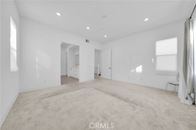 27216 Coyote Bush Court, Valencia CA: https://media.crmls.org/medias/21fa9843-eb23-4053-ae24-36de9665fdbc.jpg