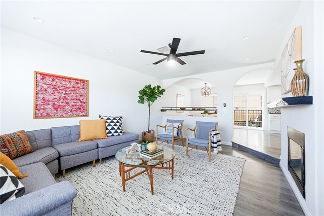 Detail Gallery Image 4 of 35 For 825 W 6th St #3,  San Pedro,  CA 90731 - 3 Beds | 2/1 Baths