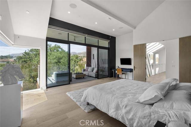 Detail Gallery Image 23 of 53 For 18177 Knoll Hill, Granada Hills,  CA 91344 - 4 Beds | 4/1 Baths