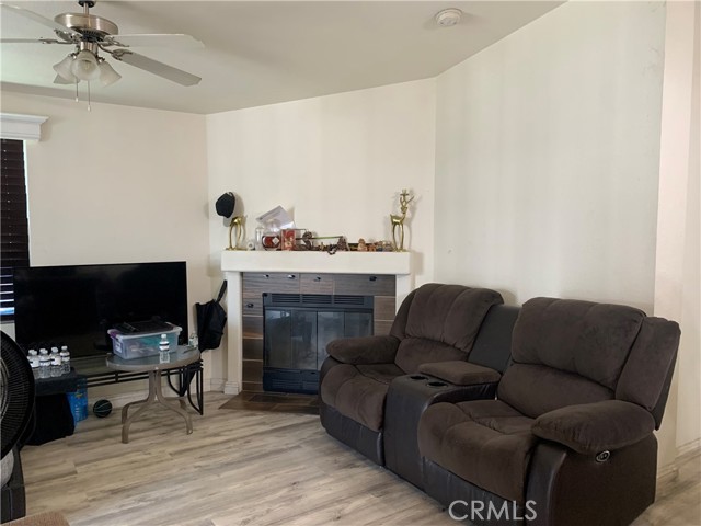 Detail Gallery Image 6 of 8 For 12265 Woodruff Ave #64,  Downey,  CA 90241 - 3 Beds | 2 Baths