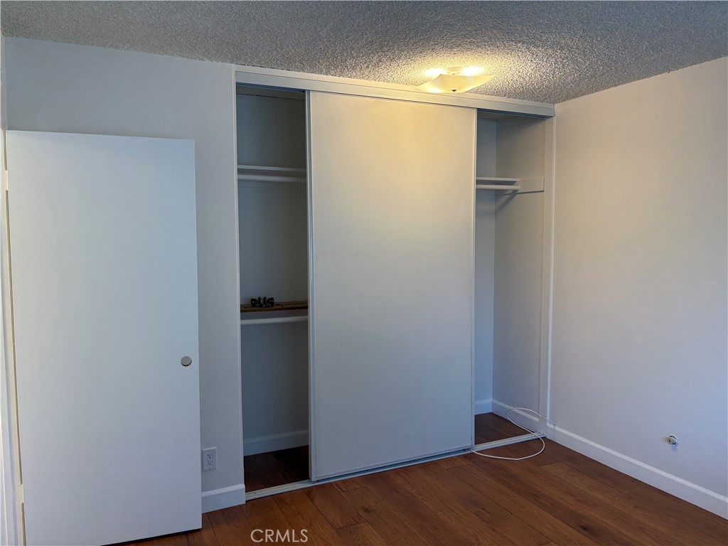 https://media.crmls.org/medias/21fc570c-1ff6-41c8-b6f7-17e1294684c6.jpg?preset=X-Large