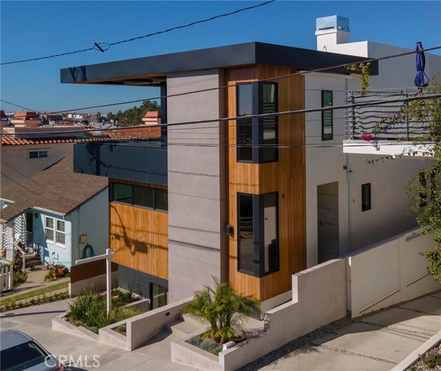 645 10th Street, Hermosa Beach, California 90254, 4 Bedrooms Bedrooms, ,3 BathroomsBathrooms,Residential,Sold,10th,SB24004512