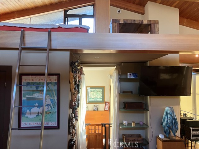 5327 Marina Pacifica N Drive, Long Beach CA: https://media.crmls.org/medias/21fd2aaa-14a7-4b81-93dc-e3748af20851.jpg