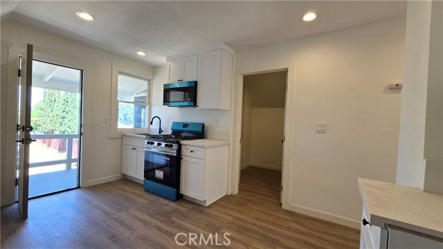 Detail Gallery Image 6 of 9 For 975 N Park #B,  Long Beach,  CA 90813 - 3 Beds | 1 Baths
