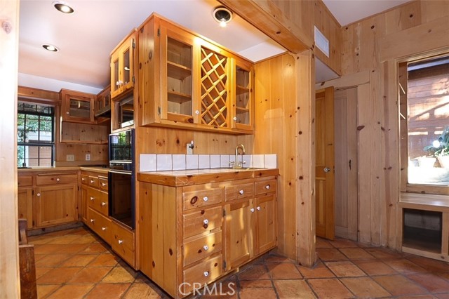 Detail Gallery Image 6 of 36 For 9860 Yoakum Dr, Beverly Hills,  CA 90210 - 1 Beds | 2 Baths