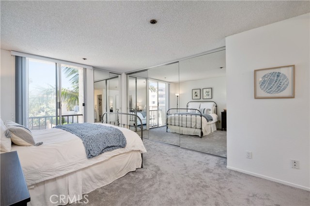 555 Esplanade, Redondo Beach, California 90277, 2 Bedrooms Bedrooms, ,2 BathroomsBathrooms,Residential,For Sale,Esplanade,SB25176397