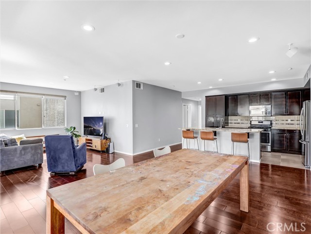 Detail Gallery Image 4 of 26 For 12922 Union #302,  Hawthorne,  CA 90250 - 2 Beds | 2 Baths