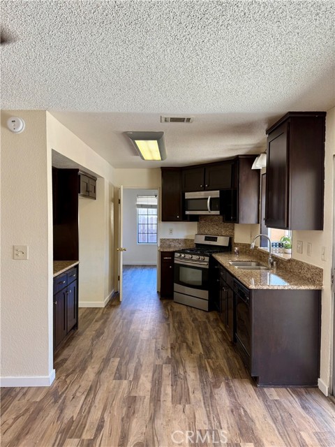 13735 Gemini Street, Victorville CA: https://media.crmls.org/medias/21fe02fc-b7e7-421d-8f5d-416c53f9843a.jpg