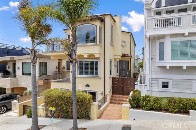 133 33rd Street, Hermosa Beach, California 90254, 4 Bedrooms Bedrooms, ,4 BathroomsBathrooms,Single Family Residence,For Sale,33rd,SB24113188