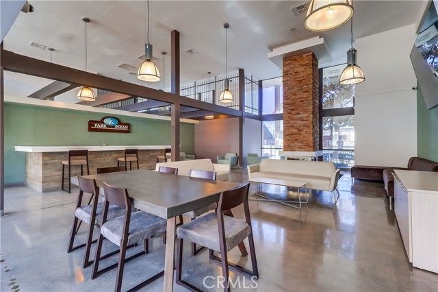 5585 E Pacific Coast, Long Beach CA: https://media.crmls.org/medias/21fe78c5-e217-435f-b256-fdee0b3e79ac.jpg