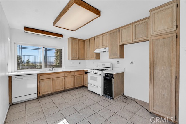 Detail Gallery Image 13 of 39 For 11549 Amigo Ave, Porter Ranch,  CA 91326 - 3 Beds | 2 Baths