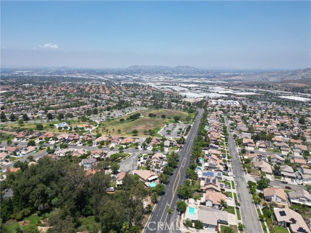 1350 E Chase Drive, Corona CA: https://media.crmls.org/medias/2201723d-0792-416a-9586-c59b52f024fb.jpg