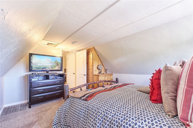 39676 Oak Glen Road, Fawnskin CA: https://media.crmls.org/medias/22017ee2-6239-4cf2-b5fc-84d667d34e04.jpg