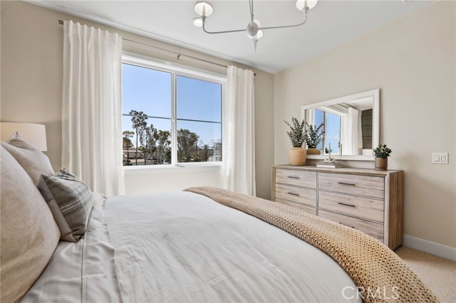 19071 Main Street, Huntington Beach CA: https://media.crmls.org/medias/2201928b-ef8c-4f53-b663-498eb2e6833f.jpg