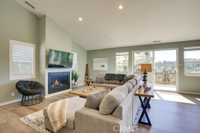 Detail Gallery Image 7 of 51 For 688 Zurich Dr, Lake Arrowhead,  CA 92352 - 4 Beds | 3/1 Baths