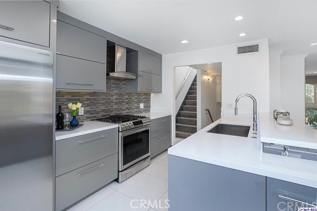 2 Bed Home for Sale in Sherman Oaks, California