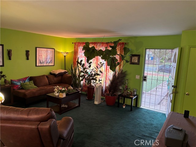 1065 Bascomb, Riverside CA: https://media.crmls.org/medias/2203305e-7d6e-46aa-910a-f2b46277fdfb.jpg