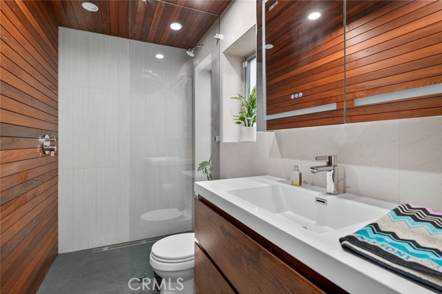 Detail Gallery Image 22 of 62 For 219 Colton, Newport Beach,  CA 92663 - 4 Beds | 3 Baths