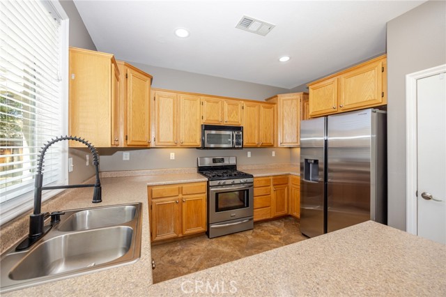 Detail Gallery Image 14 of 36 For 11964 Limestone Ct, Yucaipa,  CA 92399 - 3 Beds | 2/1 Baths