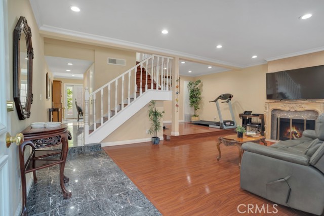 5644 Etiwanda Avenue, Tarzana CA: https://media.crmls.org/medias/2204a987-d2f3-4aff-8d55-ccb1026f8bc0.jpg