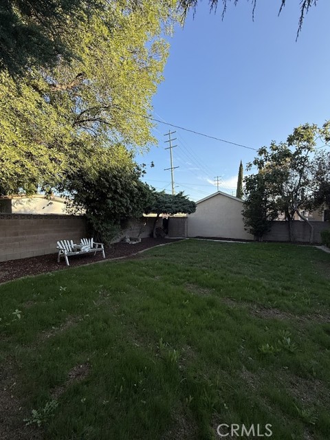 14906 Aztec Street, Sylmar CA: https://media.crmls.org/medias/2204edc9-650b-4be4-b3d9-b24544311c65.jpg