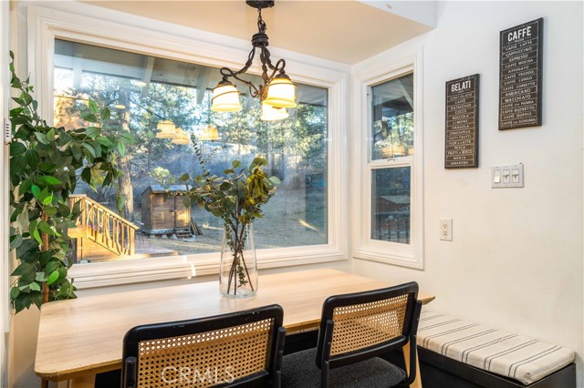 Detail Gallery Image 6 of 18 For 42769 Conifer Dr, Big Bear Lake,  CA 92315 - 4 Beds | 1 Baths