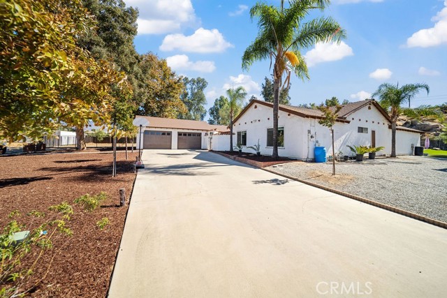 Detail Gallery Image 5 of 75 For 27628 Hemet St, Hemet,  CA 92544 - 7 Beds | 3/1 Baths