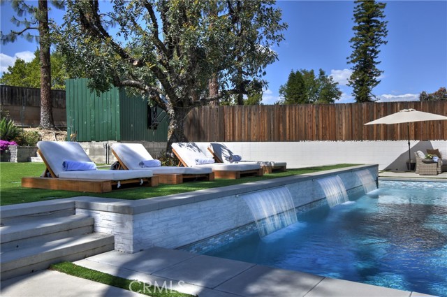 4751 Del Moreno Drive, Woodland Hills CA: https://media.crmls.org/medias/22062243-6cf7-408b-a093-f93c3aaeee6a.jpg