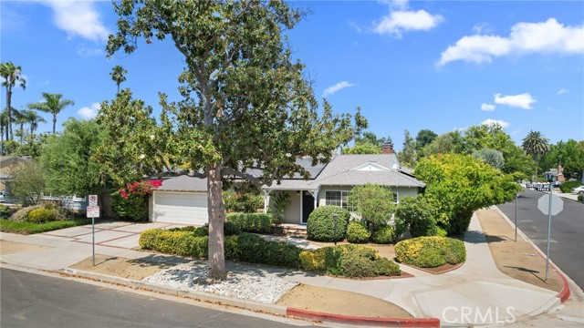 5834 Costello Avenue, Van Nuys CA: https://media.crmls.org/medias/22065077-1331-451b-85e8-ef9dd14cd5e1.jpg