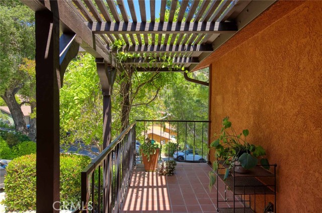 Detail Gallery Image 5 of 75 For 5901 Canyonside Rd, La Crescenta,  CA 91214 - 3 Beds | 3 Baths