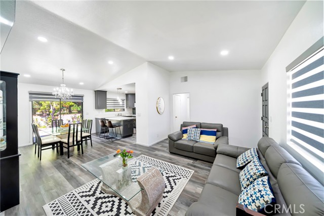 Detail Gallery Image 7 of 37 For 7035 Jon Allan Dr, North Hollywood,  CA 91605 - 3 Beds | 2 Baths