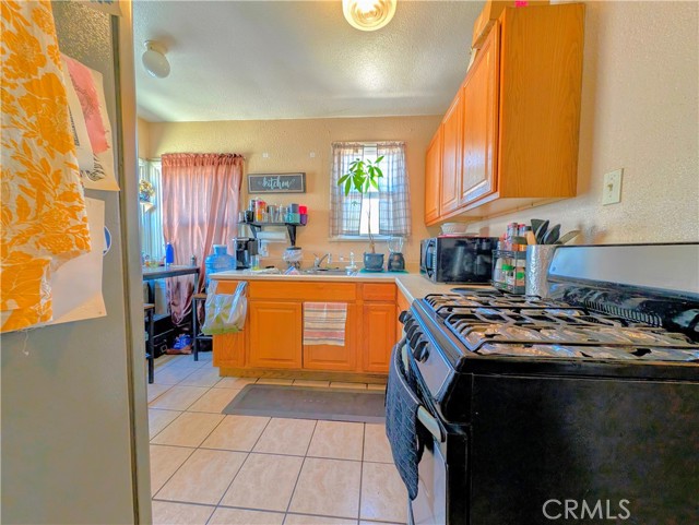 Detail Gallery Image 16 of 29 For 7423 Lankershim Ave, Highland,  CA 92346 - 2 Beds | 1 Baths