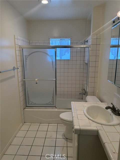 25601 Crenshaw Boulevard, Torrance CA: https://media.crmls.org/medias/2208cfe1-c54c-44f3-805f-3267510fe334.jpg