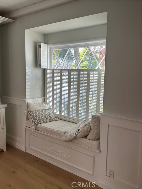 5124 Vesper Avenue, Sherman Oaks CA: https://media.crmls.org/medias/2209951c-cb66-4cf8-a069-fddfb03f765a.jpg