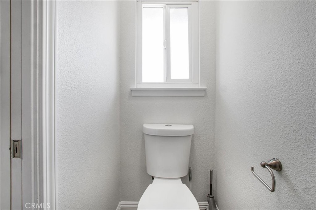 https://media.crmls.org/medias/2209a465-36e4-47bc-862d-6b40fcc55fb7.jpg?preset=X-Large
