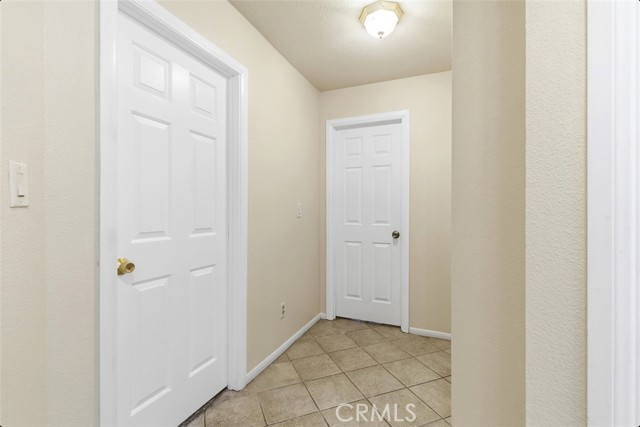 6895 Coyote Rd, Phelan CA: https://media.crmls.org/medias/220a46ad-bd81-49d2-ac03-792740138d29.jpg