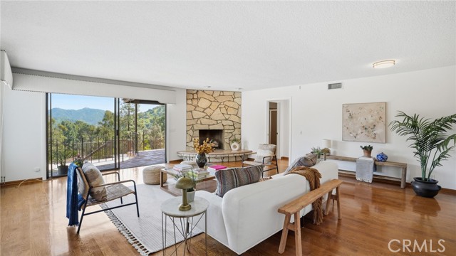 Detail Gallery Image 15 of 47 For 1340 Daily Circle, Glendale,  CA 91208 - 4 Beds | 3 Baths