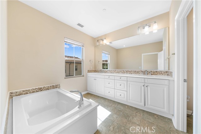 Detail Gallery Image 31 of 41 For 129 Overbrook, Irvine,  CA 92620 - 3 Beds | 2/1 Baths