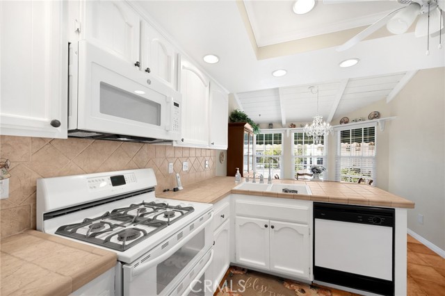 Detail Gallery Image 6 of 26 For 5890 via Santana, Yorba Linda,  CA 92887 - 3 Beds | 2 Baths