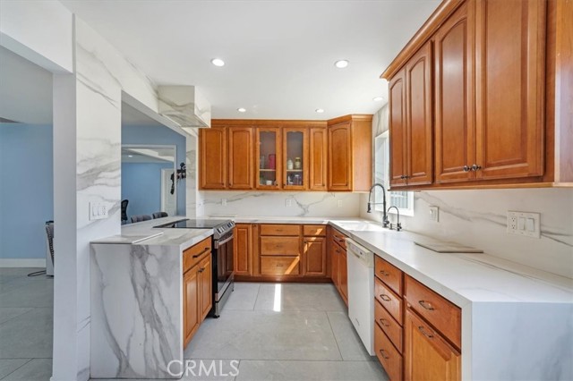 Detail Gallery Image 19 of 58 For 15330 Hart St, Van Nuys,  CA 91406 - 4 Beds | 4 Baths