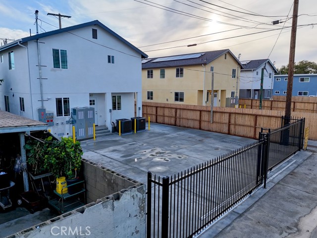 Detail Gallery Image 9 of 16 For 817 W G St, Wilmington,  CA 90744 - 4 Beds | 4 Baths