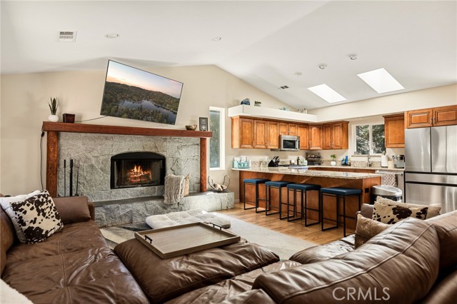 Detail Gallery Image 3 of 30 For 434 Klamath Dr, Lake Arrowhead,  CA 92352 - 4 Beds | 2/1 Baths