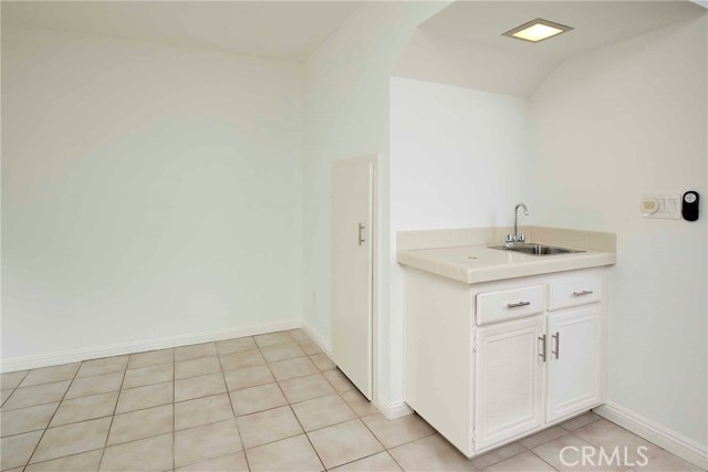 6121 Shoup Avenue, Woodland Hills CA: https://media.crmls.org/medias/220c60cd-773c-45b8-bde2-d4f5506c115a.jpg