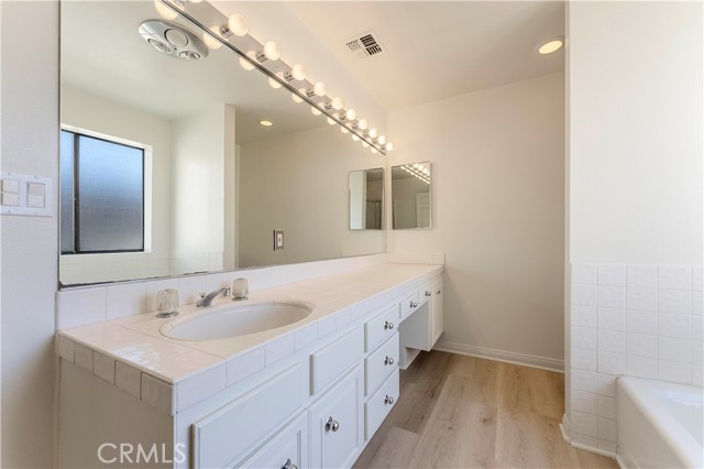 Detail Gallery Image 22 of 37 For 1567 Westholme Ave 4a,  Los Angeles,  CA 90024 - 2 Beds | 2/1 Baths