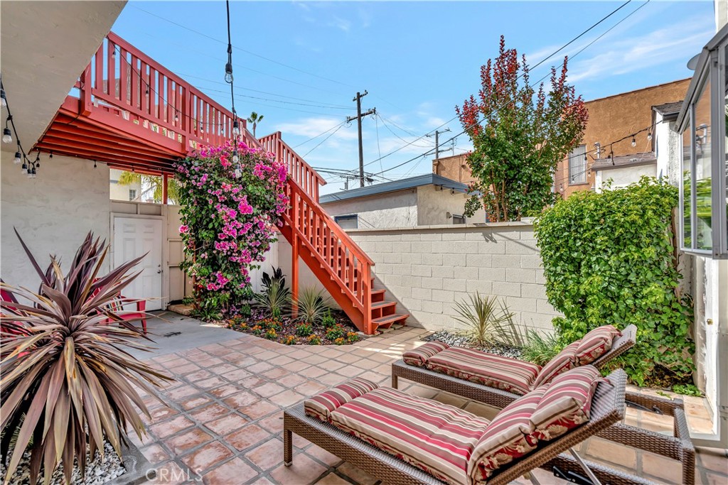 210 Nieto Avenue