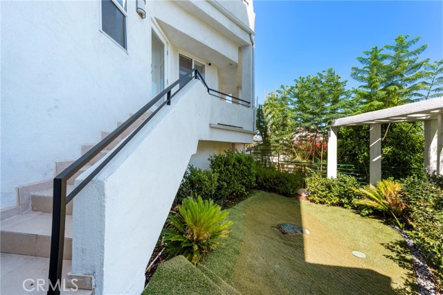 5220 Medina Road, Woodland Hills CA: https://media.crmls.org/medias/220eca24-3205-4a65-a8b1-d6b80524dce6.jpg