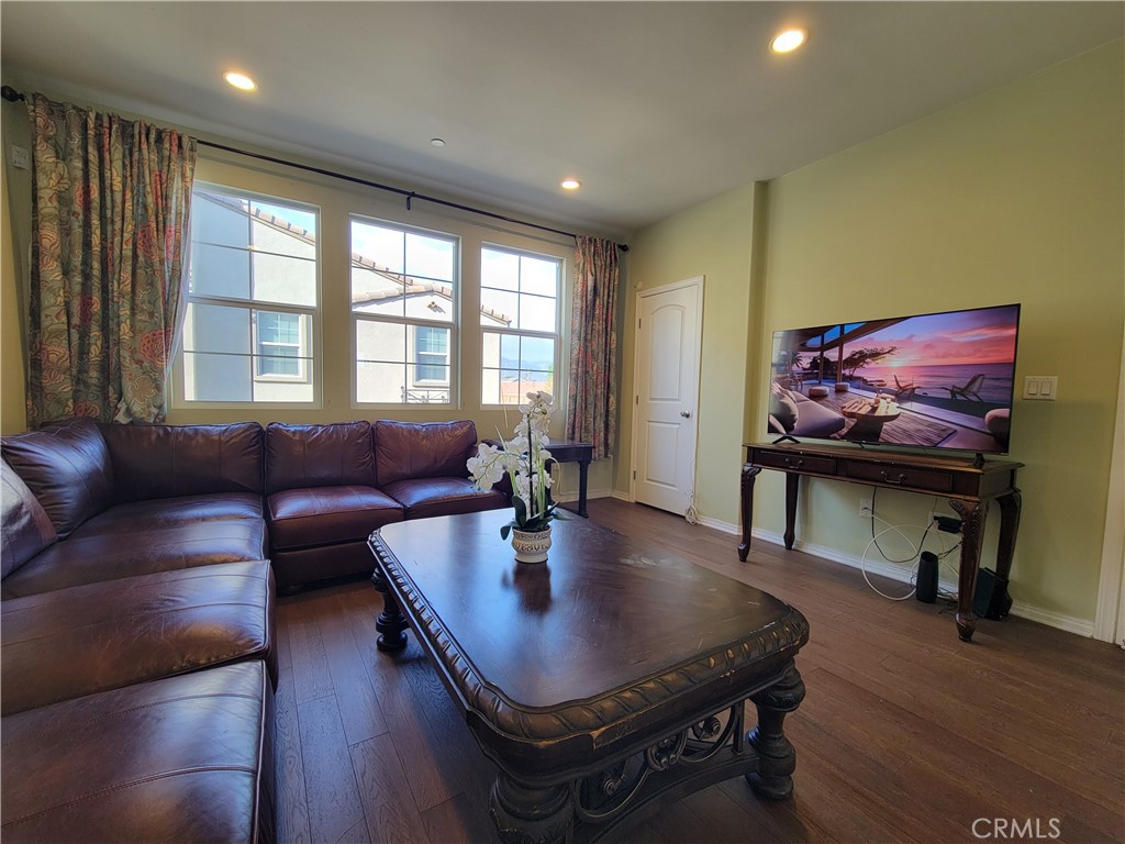 MLS #WS25234797 image #20