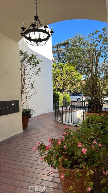 Detail Gallery Image 14 of 18 For 1745 Selby Ave #5,  Los Angeles,  CA 90024 - 2 Beds | 3 Baths