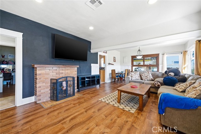 Detail Gallery Image 4 of 33 For 117 E Sycamore, Anaheim,  CA 92805 - 6 Beds | 2 Baths