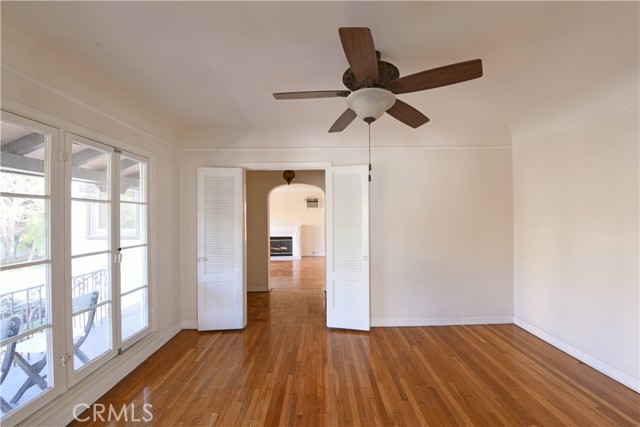 Detail Gallery Image 15 of 30 For 915 S Le Doux Rd, Los Angeles,  CA 90035 - 3 Beds | 2 Baths